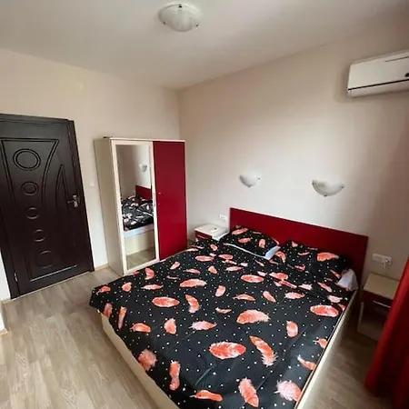Sunny 2 Bedroom Сонячний Берег