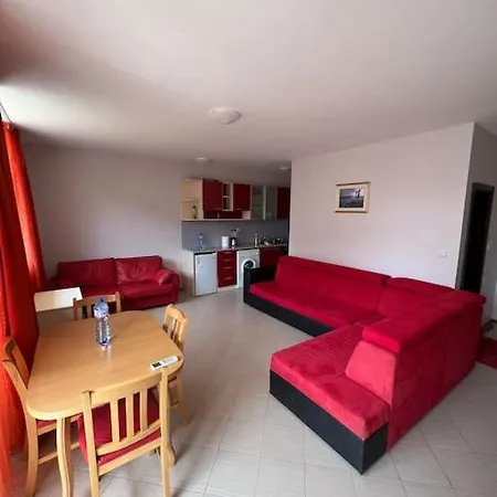 Sunny 2 Bedroom Апартаменти