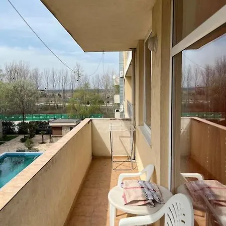 Sunny 2 Bedroom Apartament